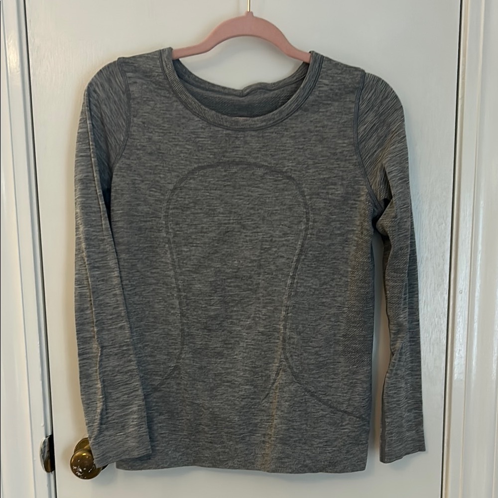 Lululemon women’s workout top